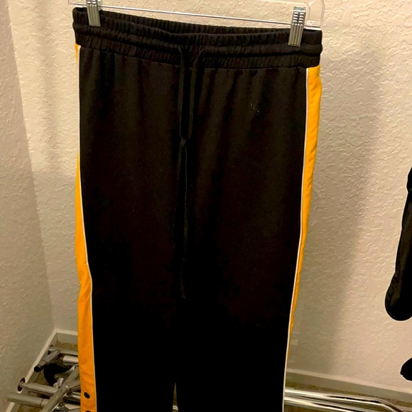 FOREVER 21 SNAP BUTTON SWEATS - Picture 1 of 3